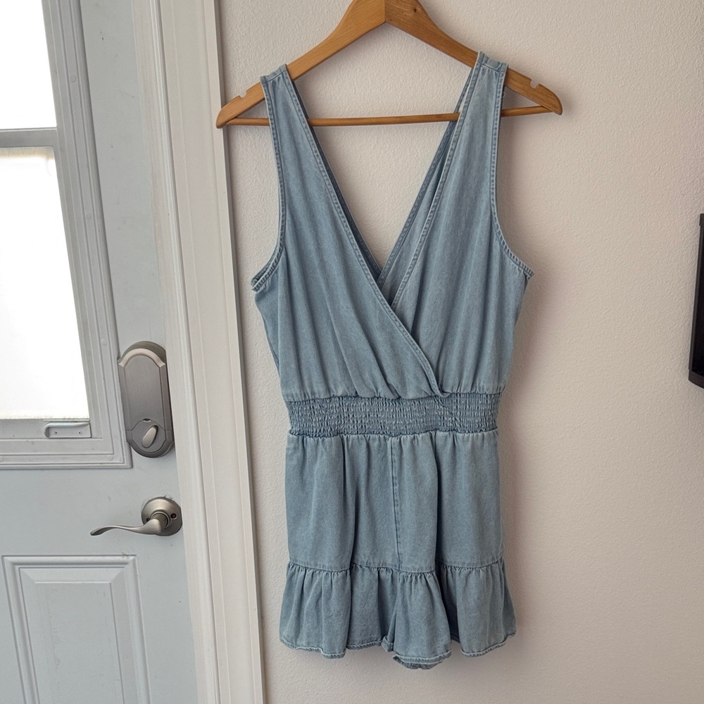 • American Eagle • Women’s Light Blue Sleeveless Denim Romper size M